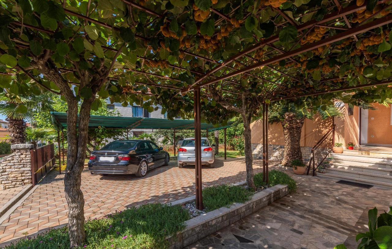 Apartments Feniks Porec Bagian luar foto