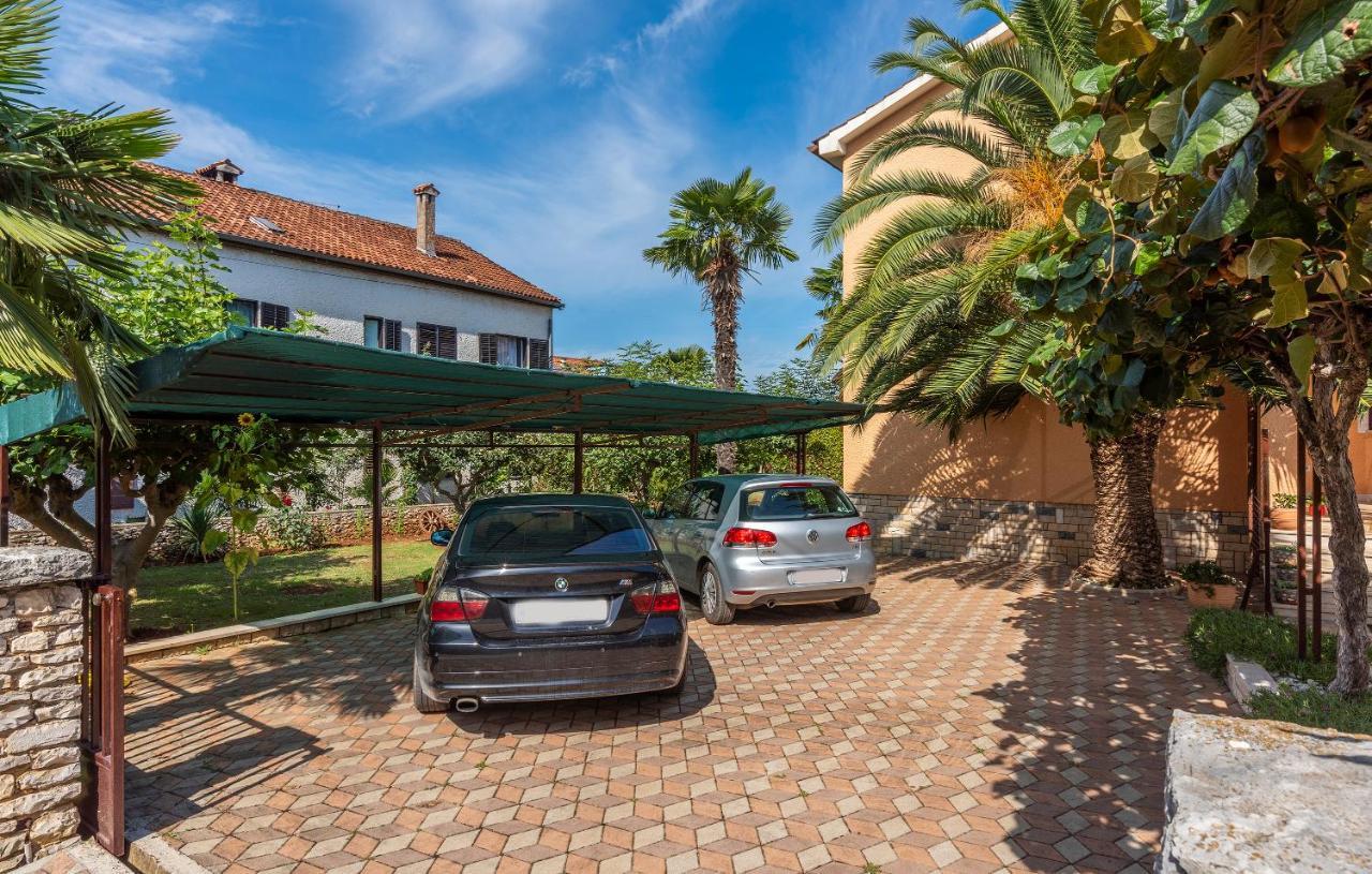Apartments Feniks Porec Bagian luar foto