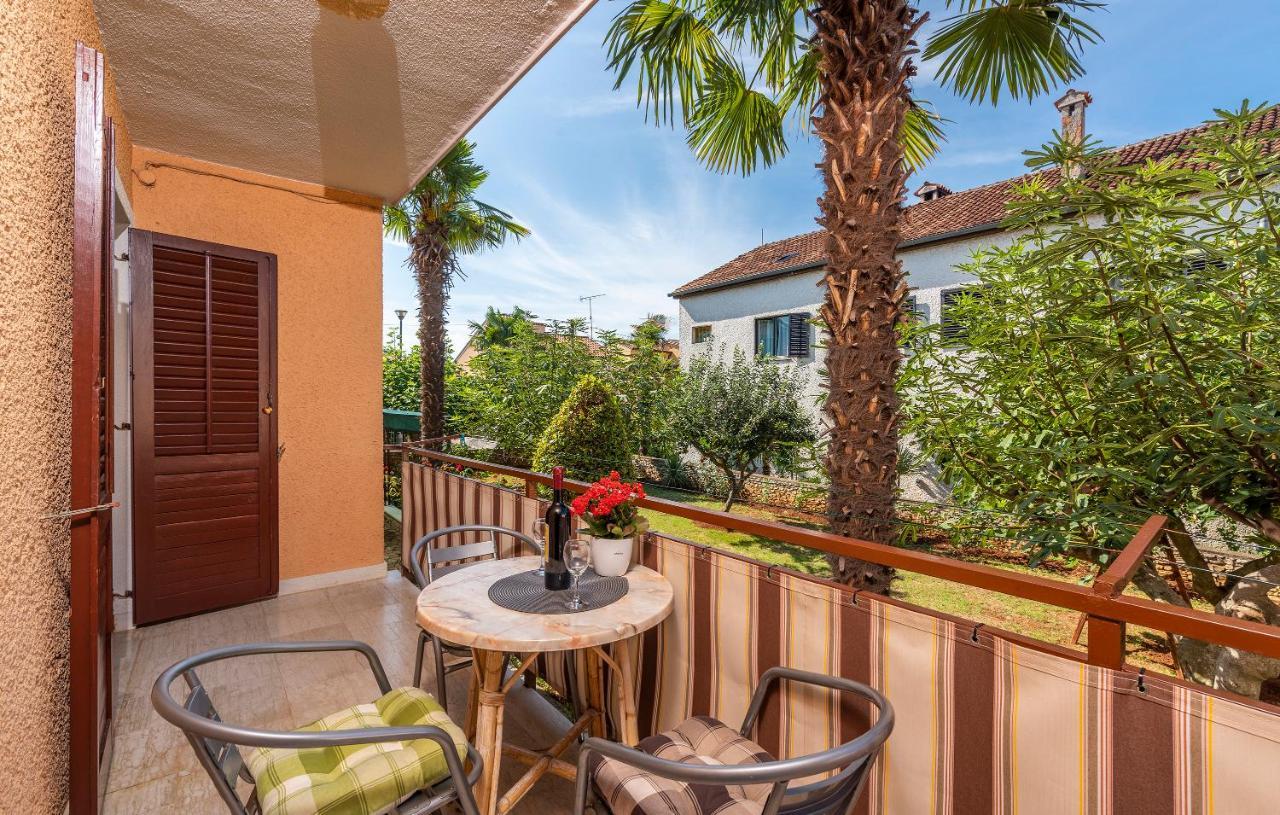 Apartments Feniks Porec Bagian luar foto