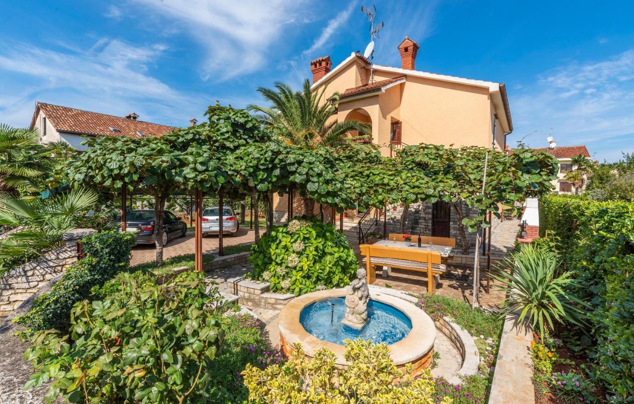 Apartments Feniks Porec Bagian luar foto