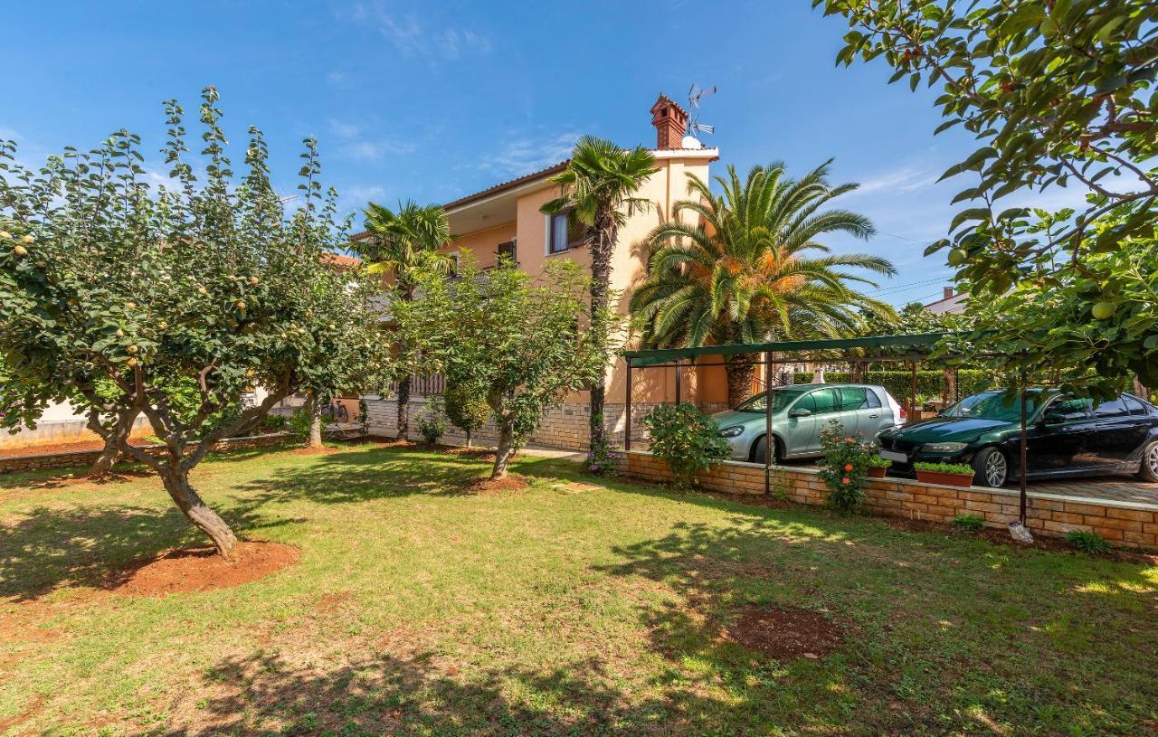 Apartments Feniks Porec Bagian luar foto