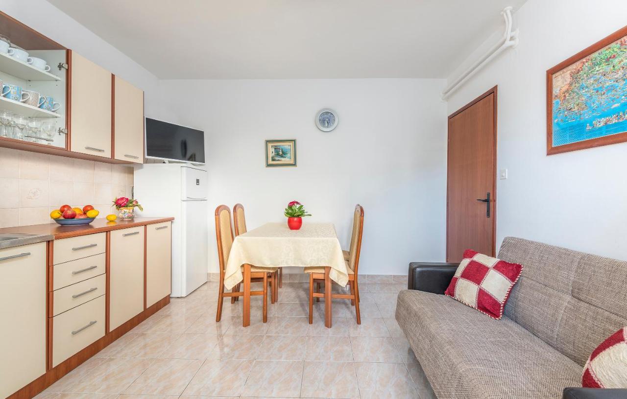 Apartments Feniks Porec Bagian luar foto