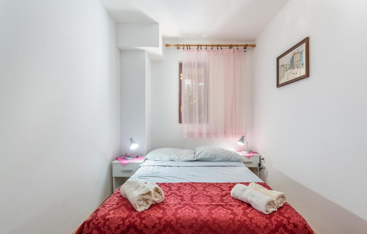 Apartments Feniks Porec Bagian luar foto