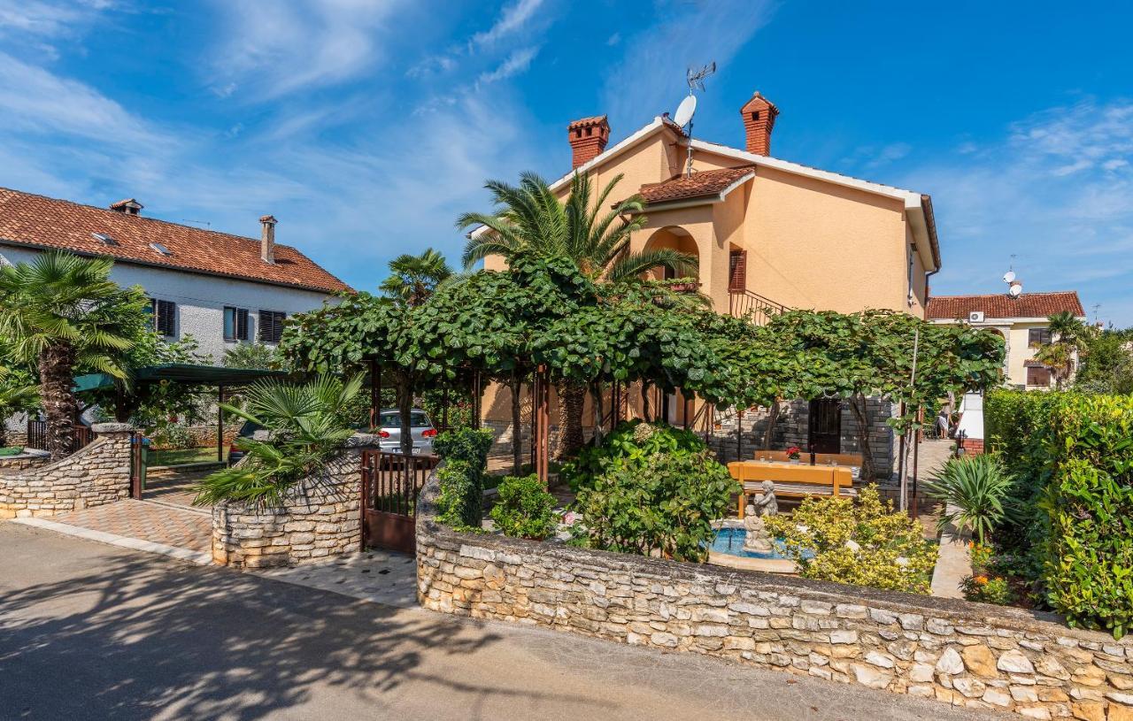 Apartments Feniks Porec Bagian luar foto